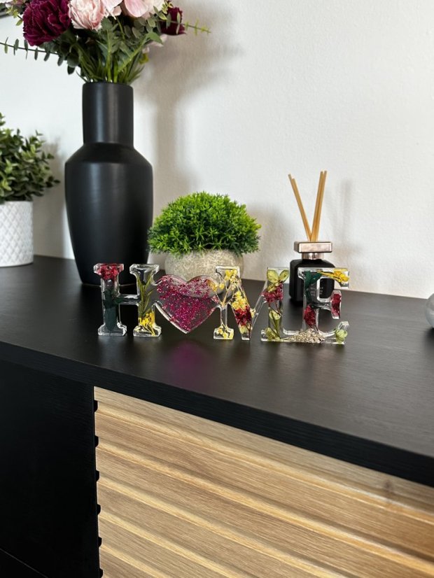 Dekorace Home s květinami